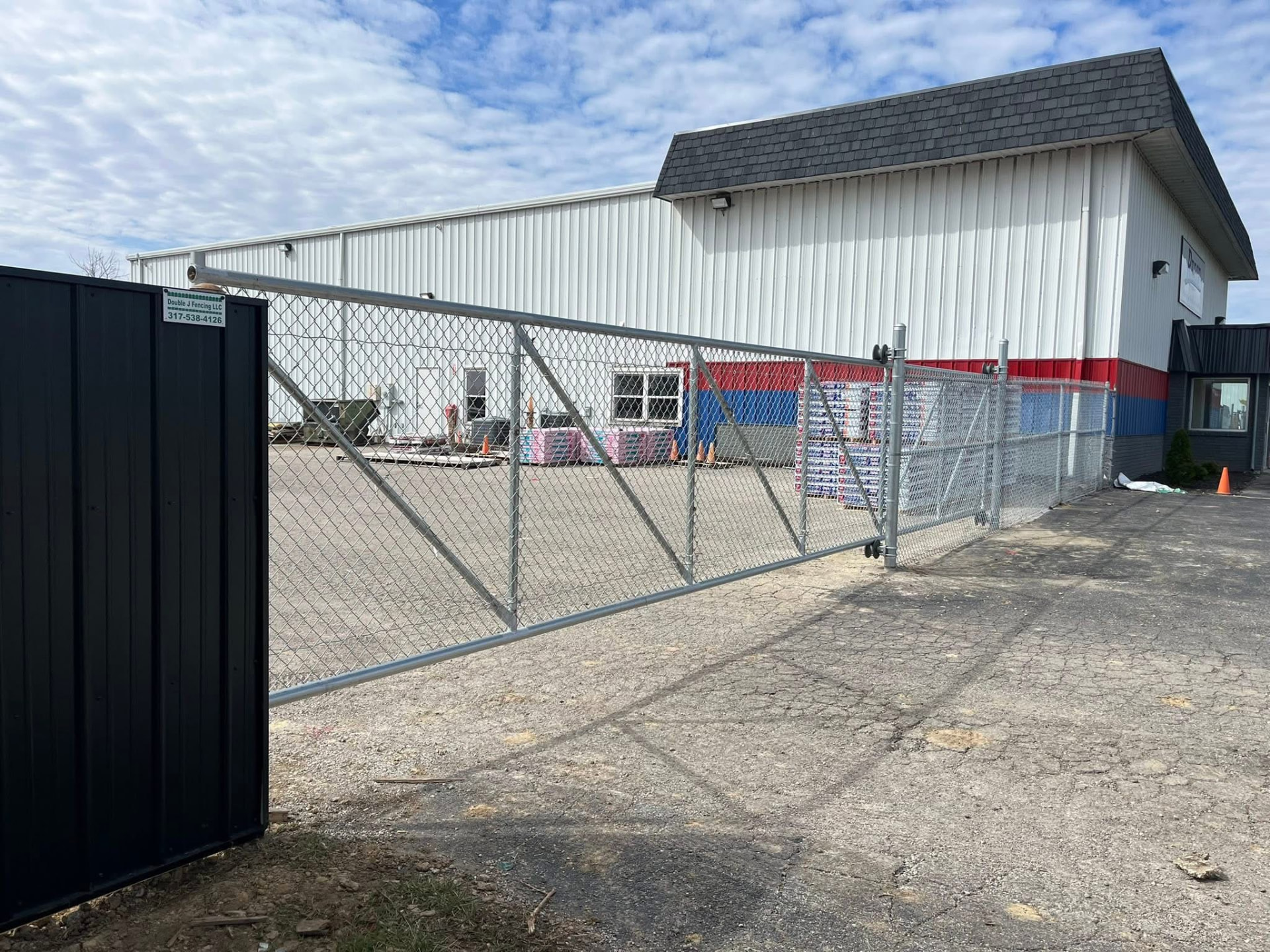 Commercial chain link fence with rolling gate